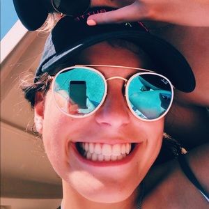 Meet your Posher, Abbey